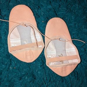 Girl's ballet shoes size 13